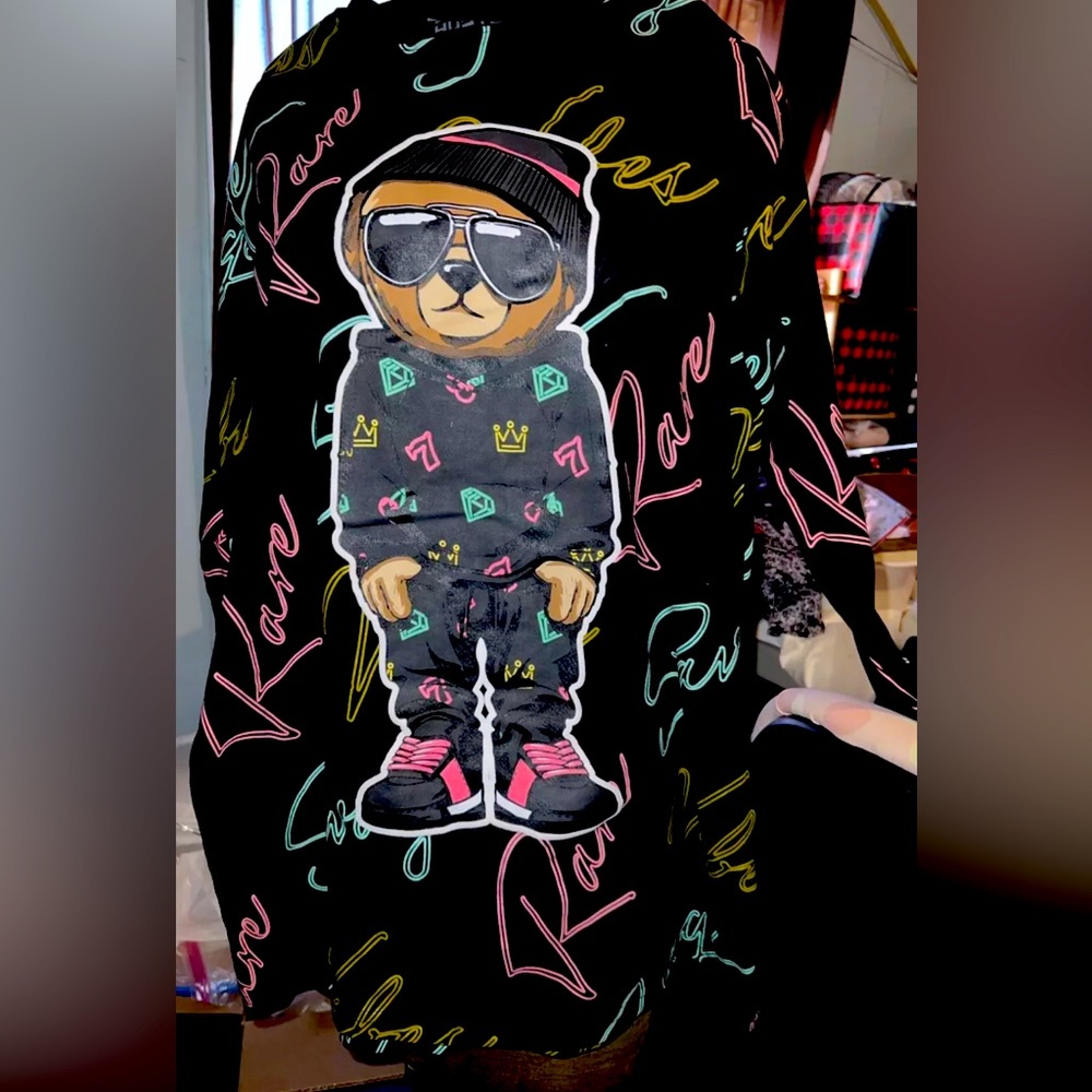 Hustle Bailey Bear Apparel Long Sleeve “Rare, Savage, Vibes” Shirt Size Medium